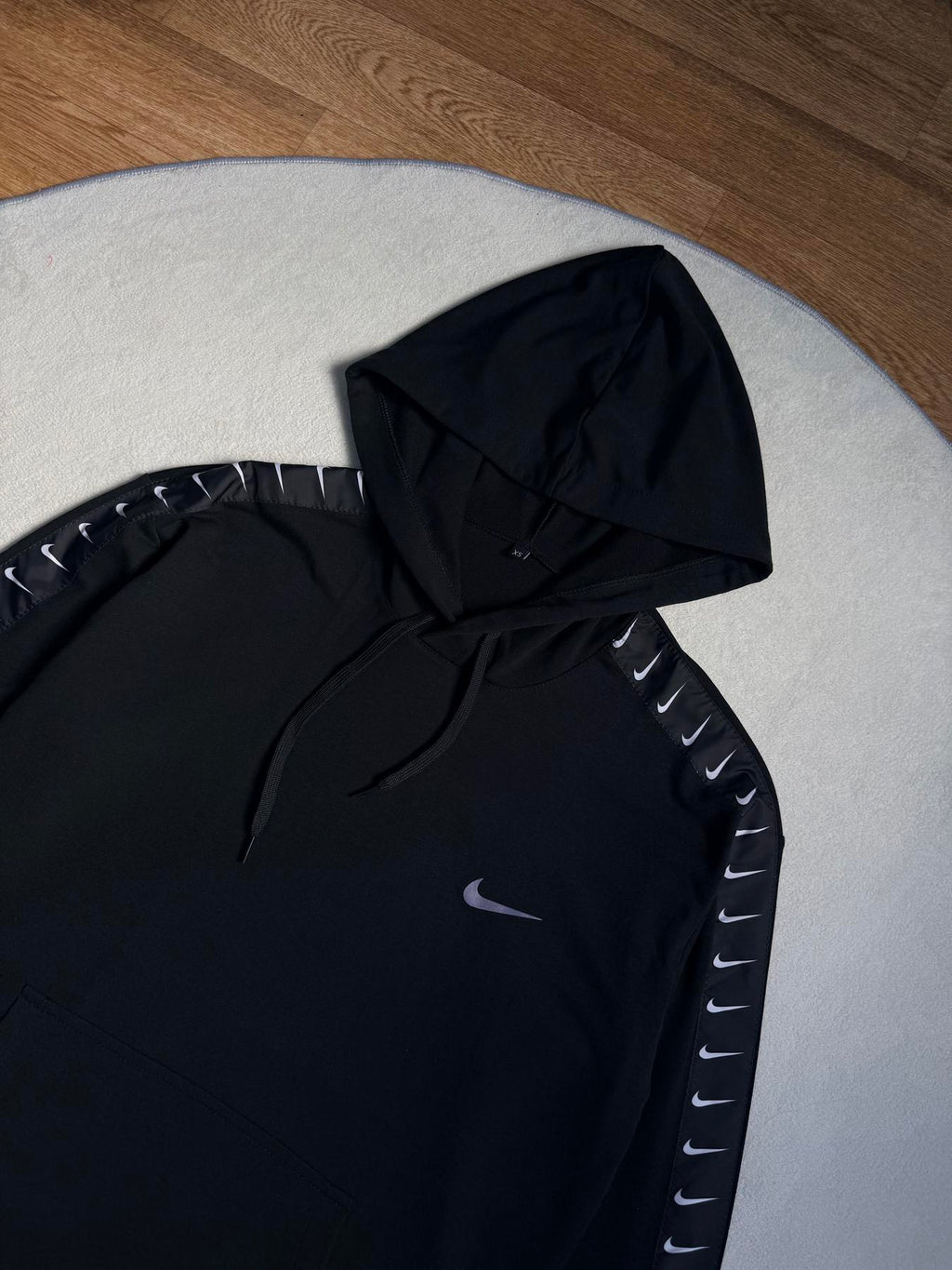 Чорне худі Nike