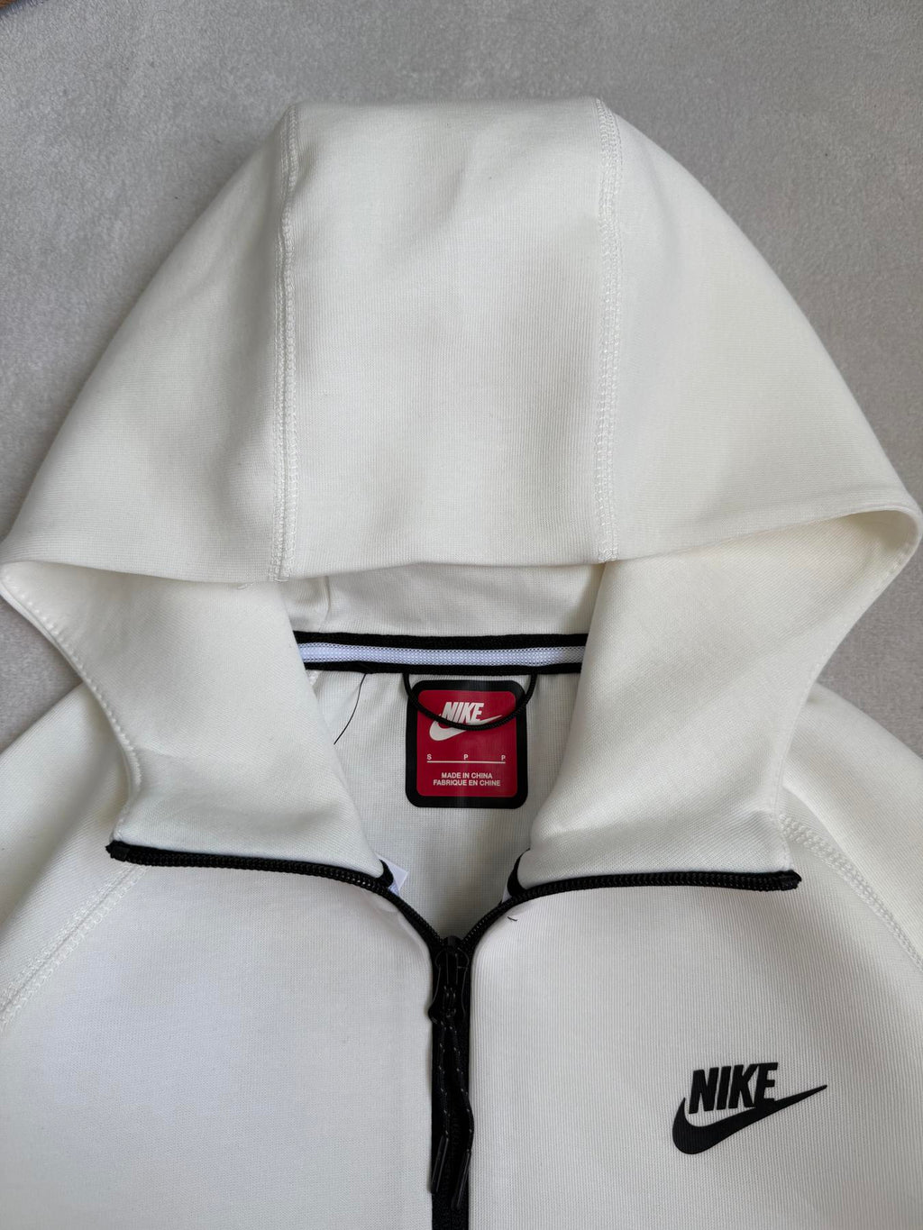 Біле зіп-худі Nike Tech Fleece з рефлективом