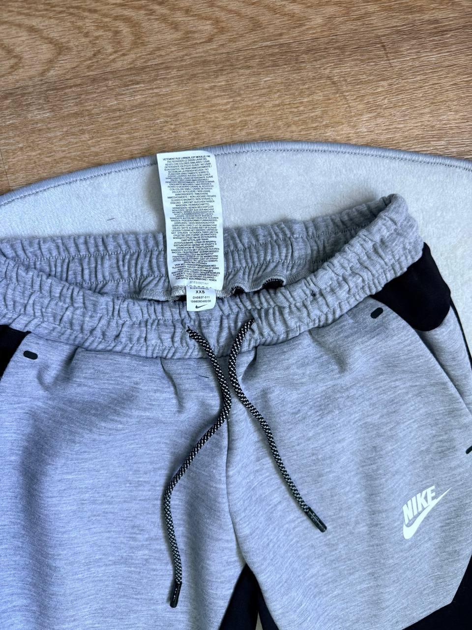 Штани Nike Tech Fleece чорно-сірі