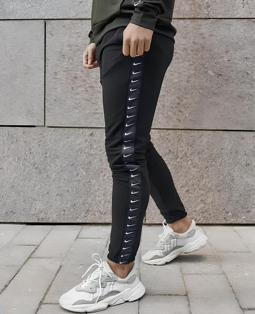 Штани Nike з лампасами