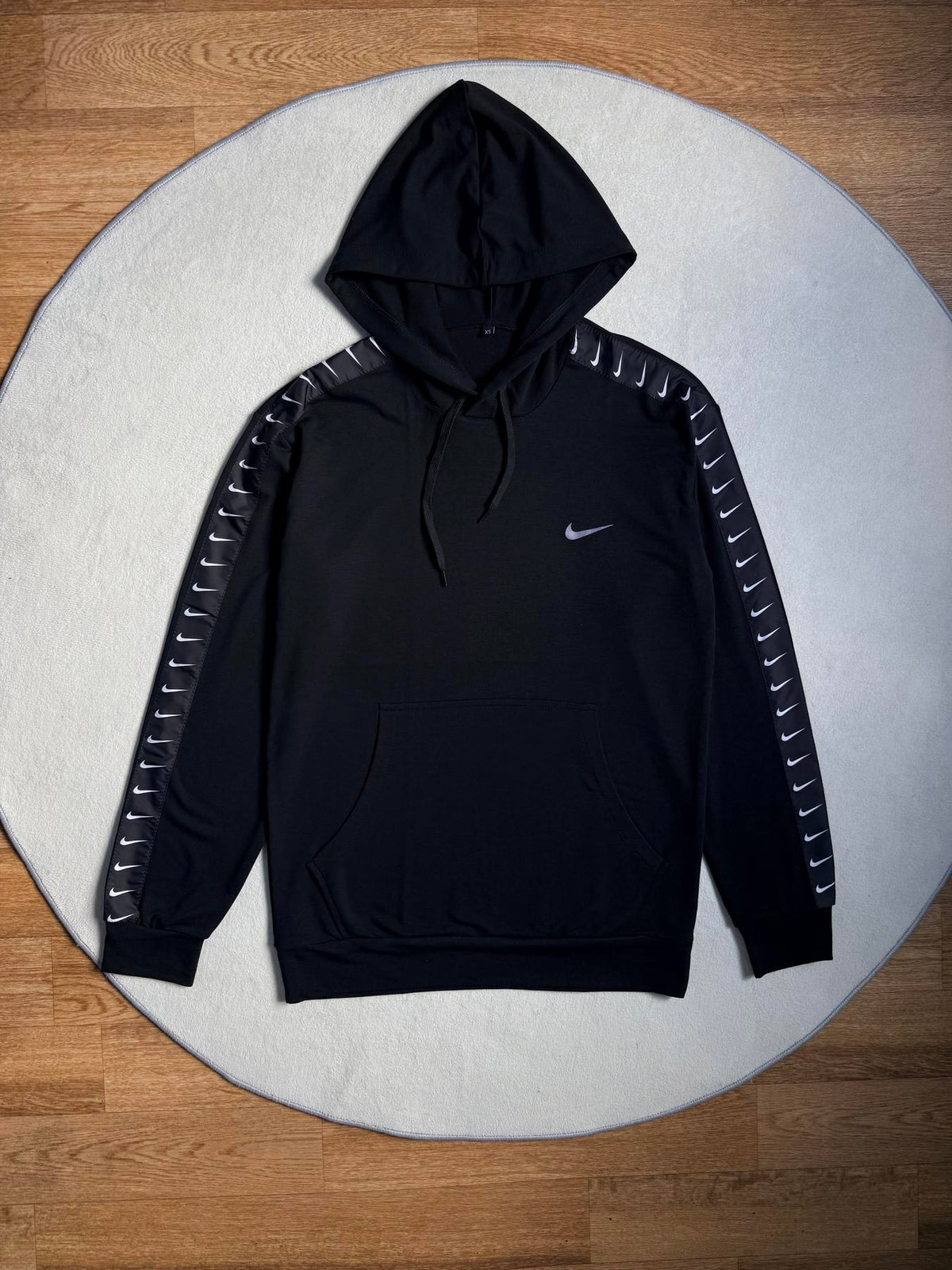 Чорне худі Nike