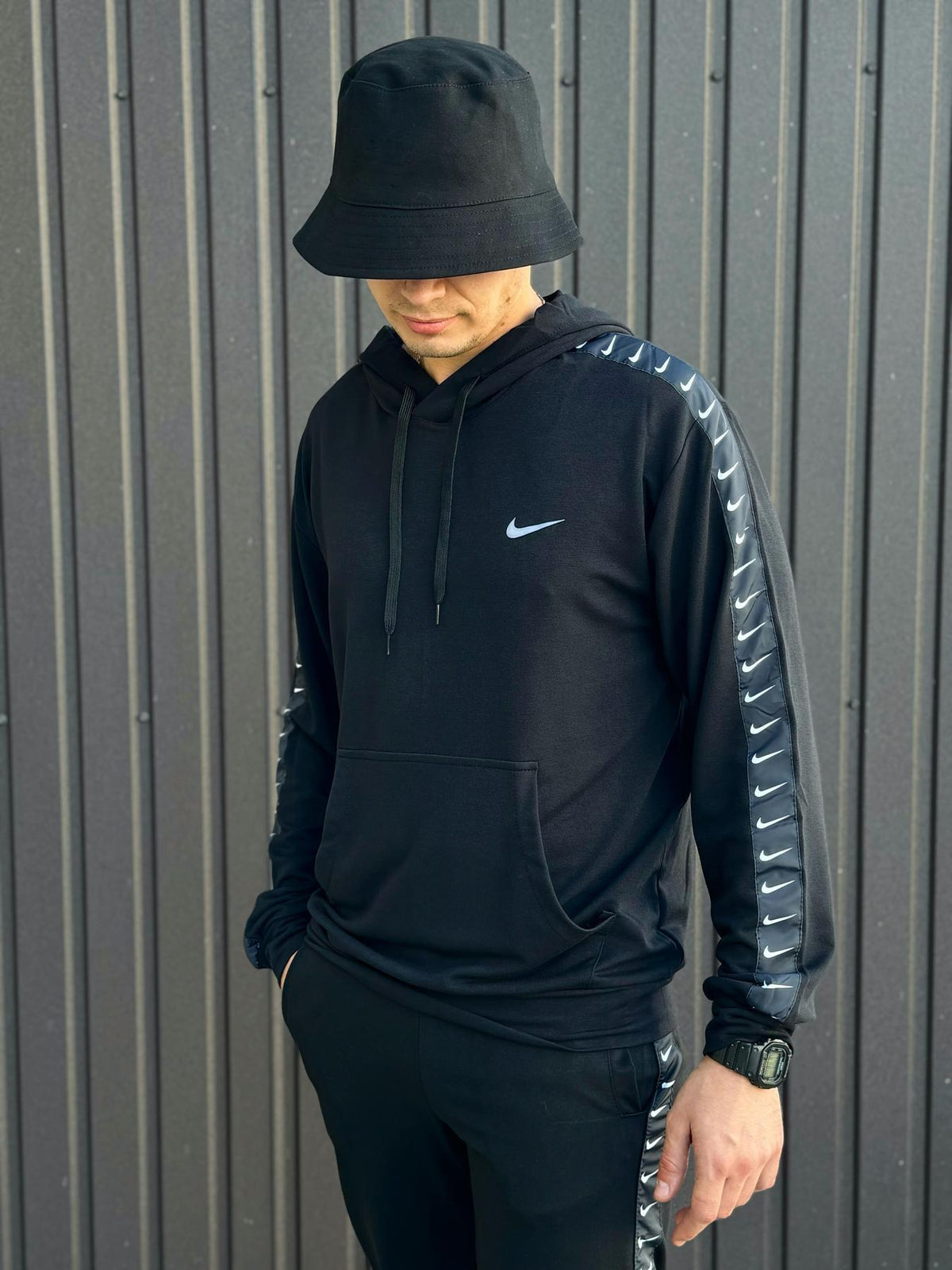 Чорне худі Nike