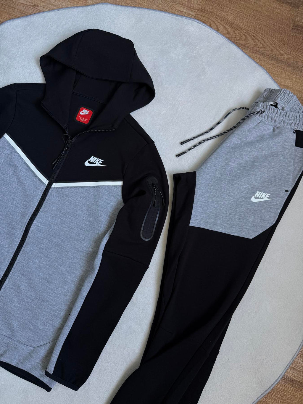 Спортивний костюм Nike Tech Fleece чорно-сірий