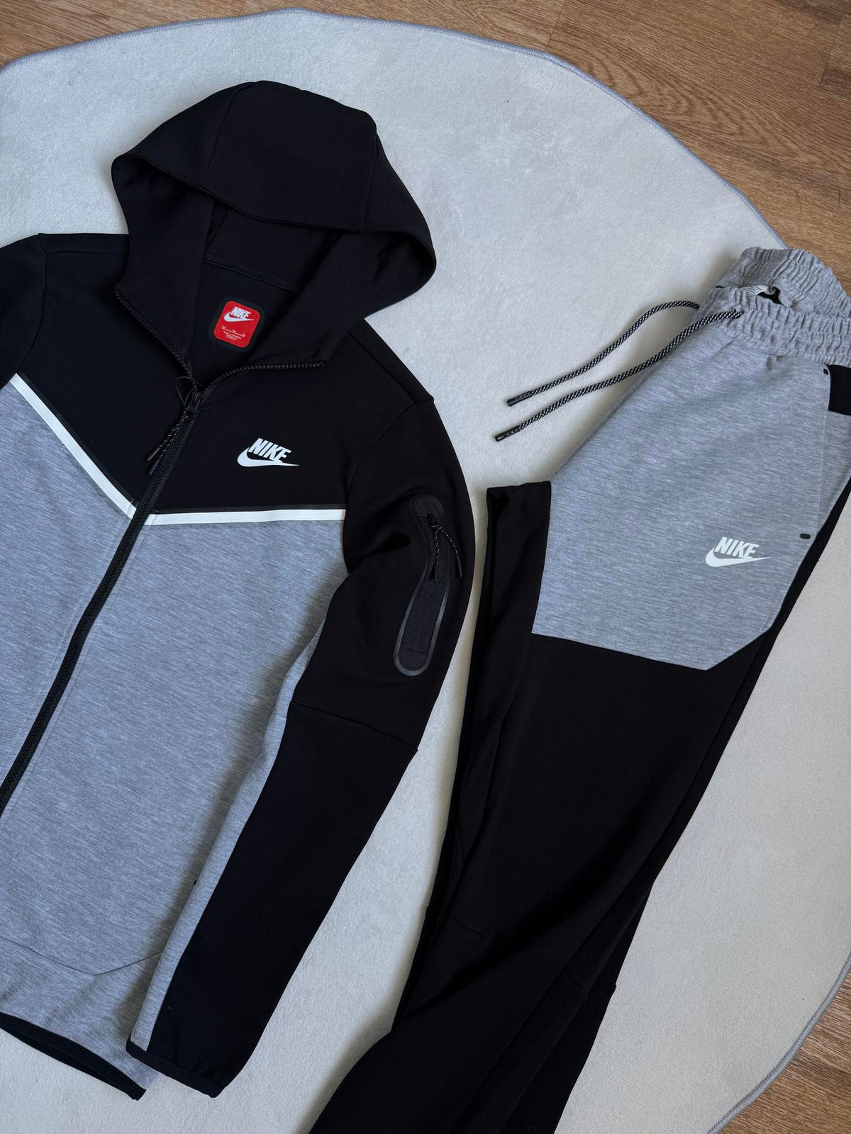 Спортивний костюм Nike Tech Fleece чорно-сірий