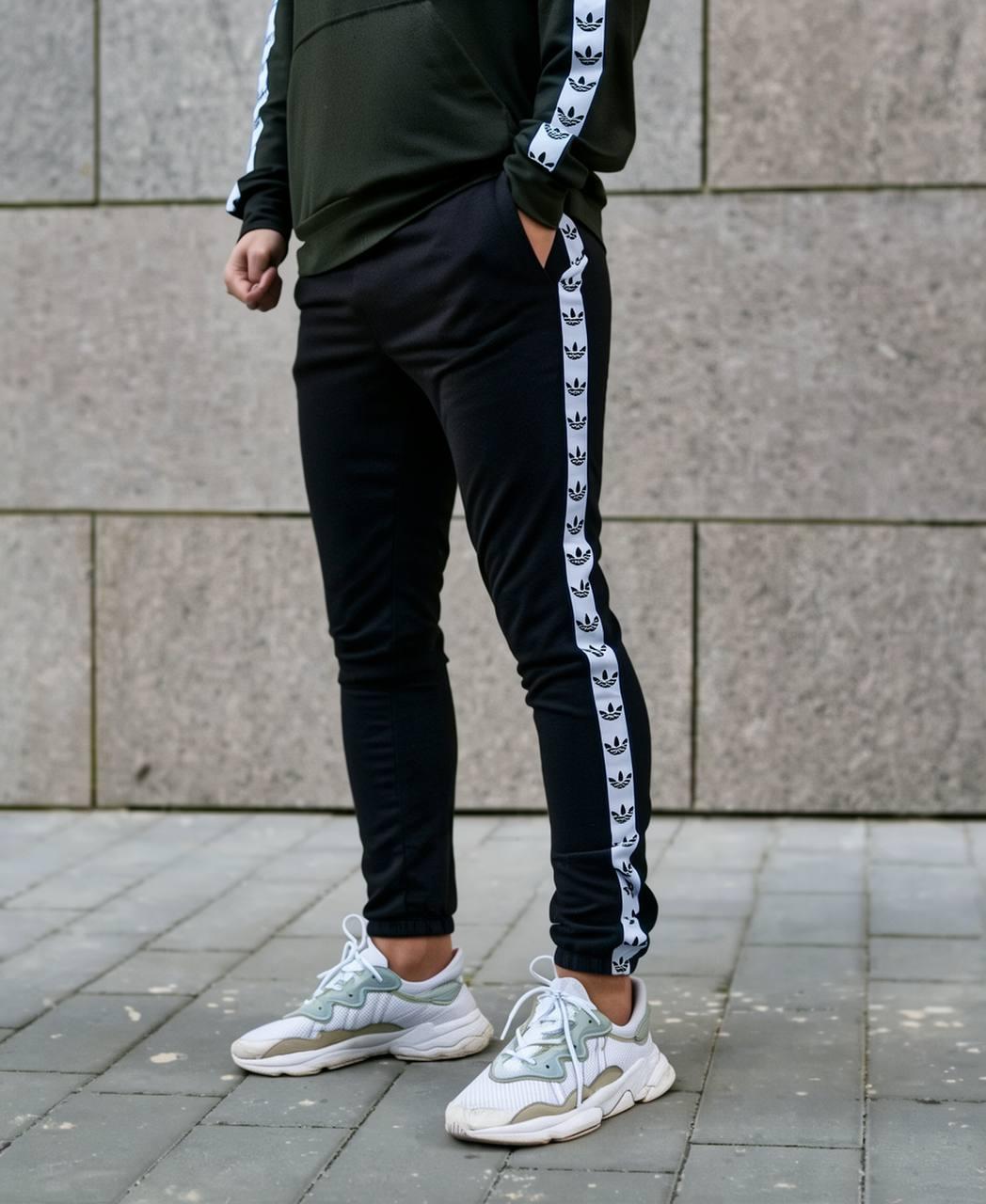 Штани Adidas із лампасами