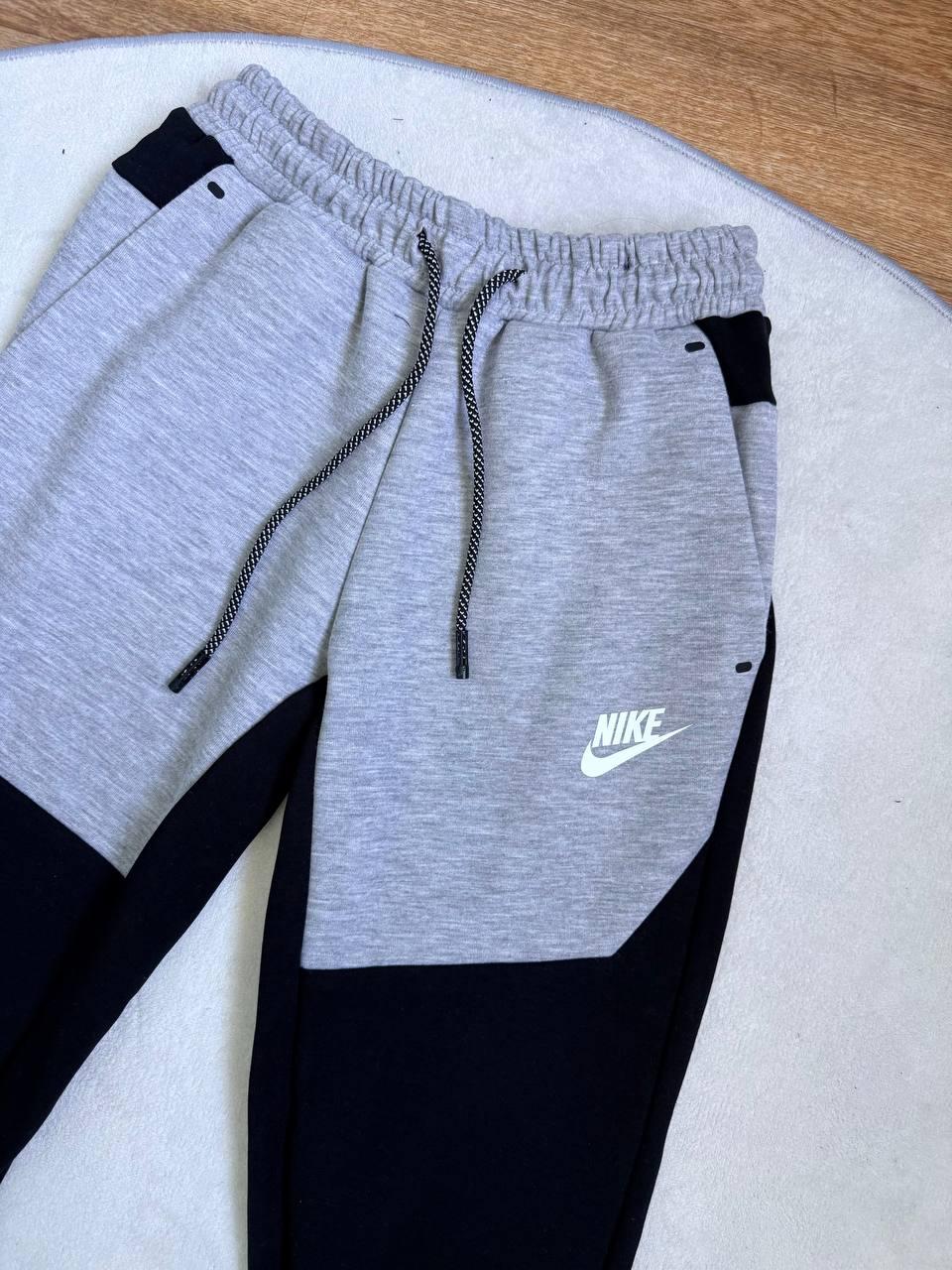 Штани Nike Tech Fleece чорно-сірі