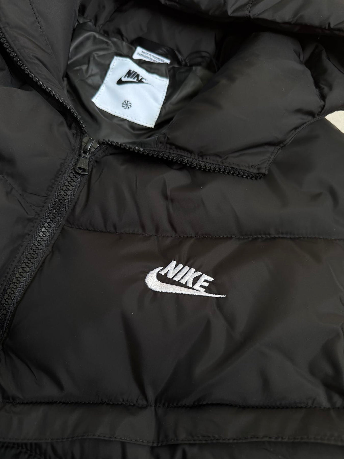 Зимова куртка Nike чорна