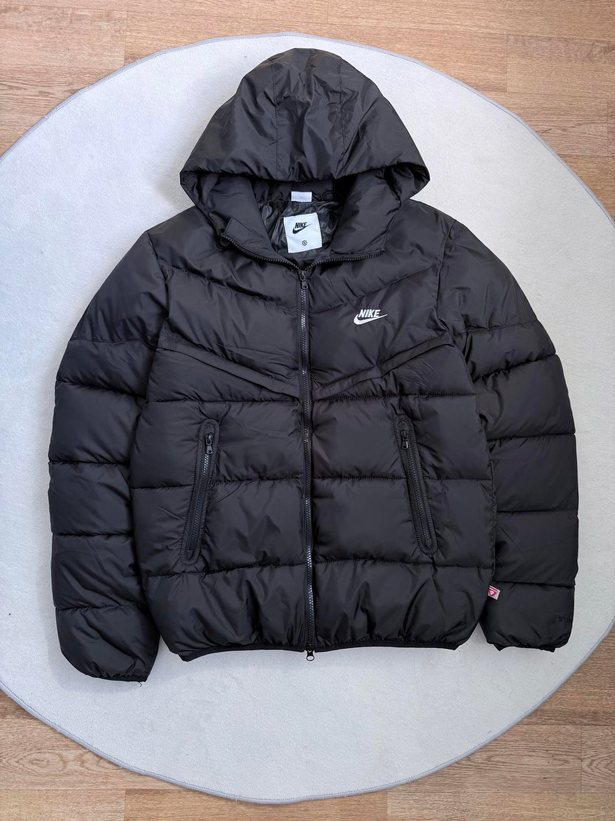 Зимова куртка Nike чорна